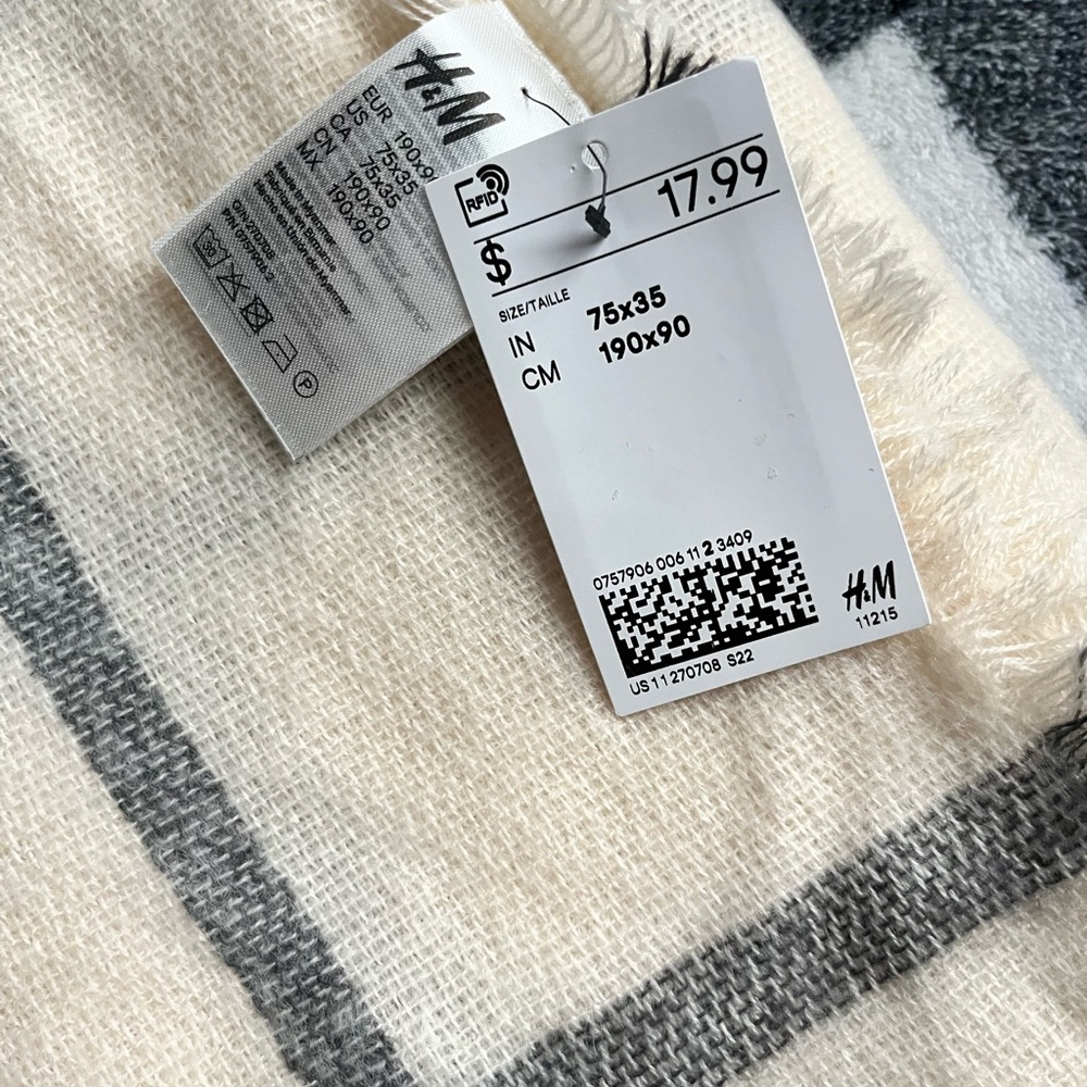 H&M Plaid Scarf in Cream and Black